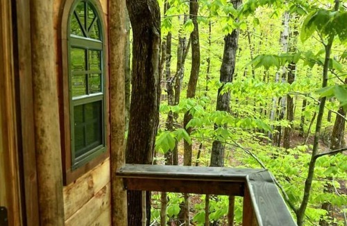 Stoneham RV Rental | Adventure-Filled Off-Grid Treehouse near White Mountain National Forest, Stoneham, Maine