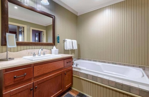 The Blue Mountains Hotel | Adventure-Ready Mountain Retreat w/Seasonal Pool, Hot Tubs & Hiking Trails