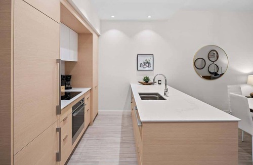 Downtown Victoria Condo | Affluent Executive Suite w/Parking