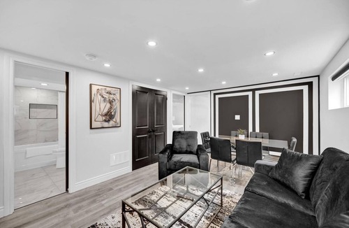 Brampton Apartment | Affordable Luxury 20min from YYZ in Brampton