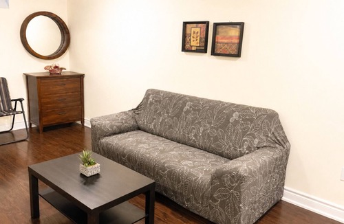 Meadowvale Village House | Affordable Spacious Private Suite| Ensuite Bath | Free Parking | Pearson Airport