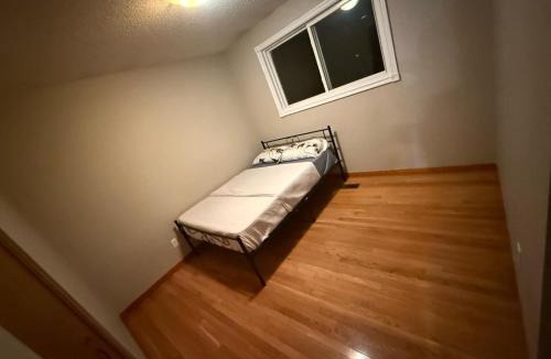 Rosemount House | AIRPORT KITCHENER HOMESTAY-Near Conestoga College, Fairview Mall, Plaza- 24Hrs Checkin