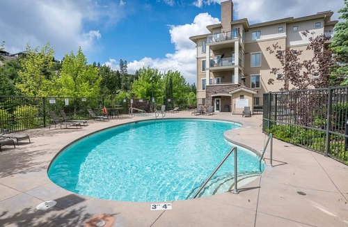 Quail Ridge Apartment | Airy Condo With Pool and Hot Tub - 2421