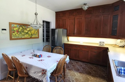 Port Stanley Villa | "Alma Villa - Historic Lakefront Mansion w/Hot Tub"