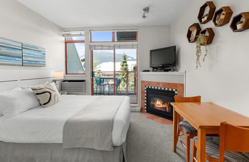 Village North House | Alpenglow Lodge by MVA