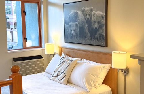 Village North House | Alpenglow Lodge by MVA