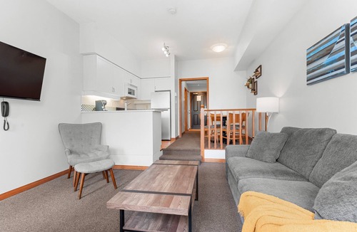 Village North Apartment | Alpenglow Lodge Family & Work Retreat by MVA