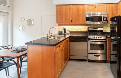 Village North Apartment | Alpenglow Lodge Large Studio by MVA