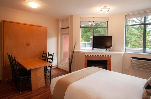 Village North Apartment | Alpenglow Lodge Legacy Studio by MVA