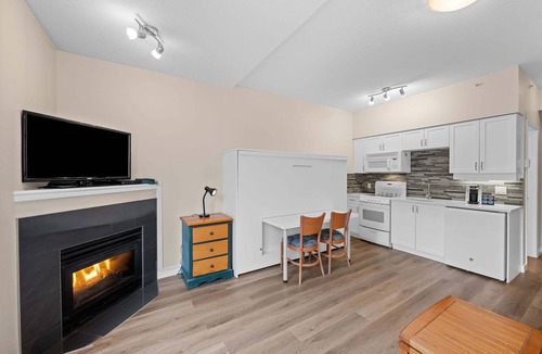 Village North Apartment | Alpenglow Lodge Studio Suite with park view by MVA