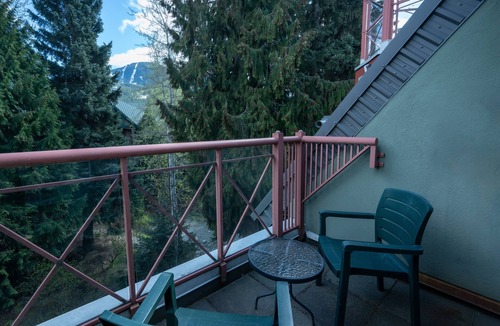 Village North Apartment | Alpenglow Lodge Sunny Studio with Sitting Area by MVA