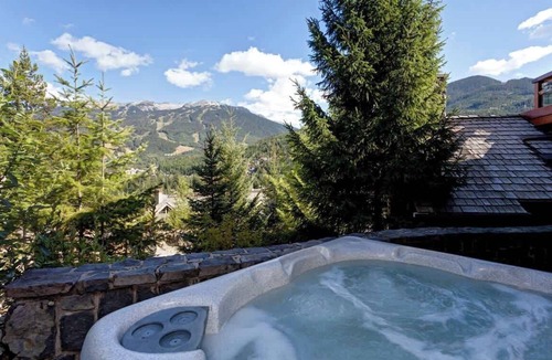 Blueberry Hill House | Alpine chalet w/hot tub & rooftop deck