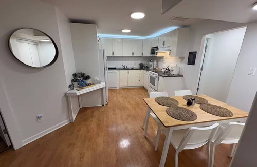 Southwest Gordon Estate House | Amazing 2BR Basement Suite