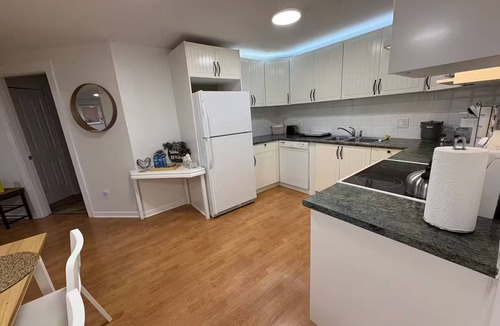 Southwest Gordon Estate House | Amazing 2BR Basement Suite