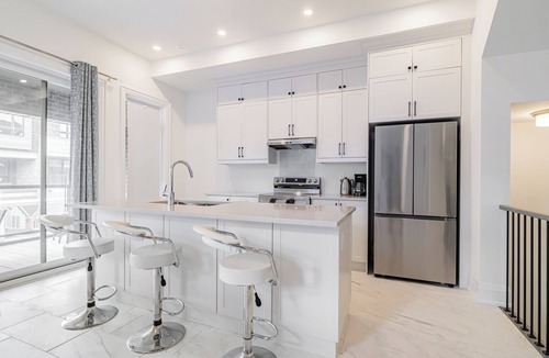 Oakville House | Amazing 6-bedroom Home in charming Oakville