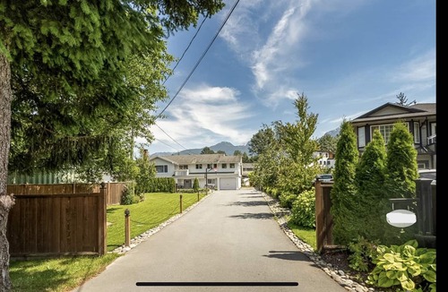 Squamish House | Amazing Estate - w/ pool table & hot tub