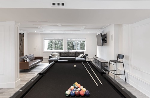 Squamish House | Amazing Estate - w/ pool table & hot tub