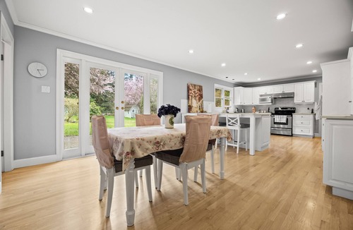 Crescent Beach House | Amazing Spacious 3BR Cozy Home Near Crescent Beach