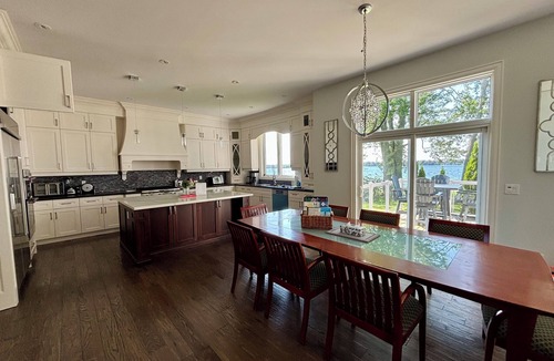 Ramara Cottage | Amazing waterfront LUXE lake house, for a beautiful week/end away!