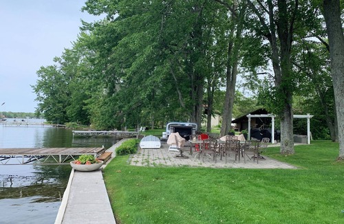 Ramara Cottage | Amazing waterfront LUXE lake house, for a beautiful week/end away!