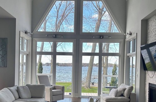 Ramara Cottage | Amazing waterfront LUXE lake house, for a beautiful week/end away!