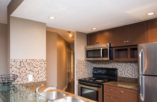 Toronto Entertainment District Apartment | Amazingly Spacious 2-BR Condo in DT Toronto