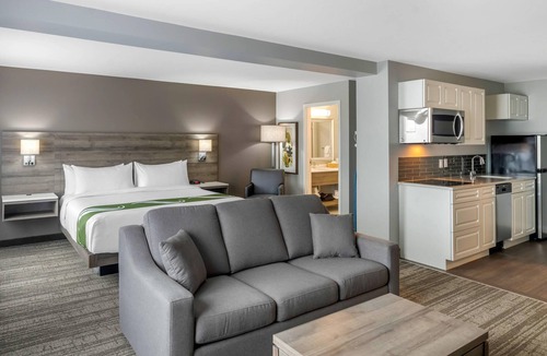 Fredericton Hotel | Amsterdam Inn & Suites, an Ascend Collection Hotel