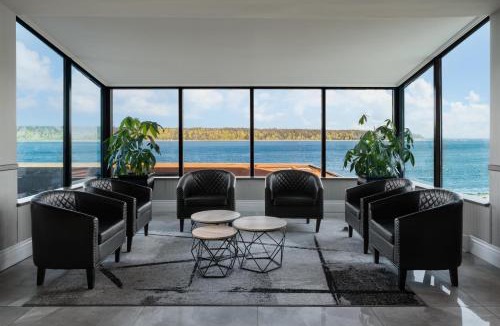 Campbell River Hotel | Anchor Inn & Suites, BW Signature Collection