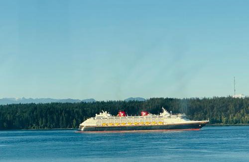 Campbell River Hotel | Anchor Inn & Suites, BW Signature Collection