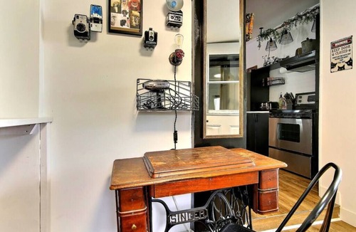 Quartier 5-4 Apartment | Antique CAT 2 King Bed Hot Tub Free Parking
