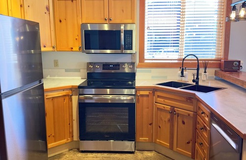 Okanagan-Similkameen House | Apex Mountain: Private Hot Tub near Village & Skating Loop with mountain views