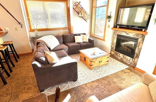Okanagan-Similkameen House | Apex Mountain: Private Hot Tub near Village & Skating Loop with mountain views