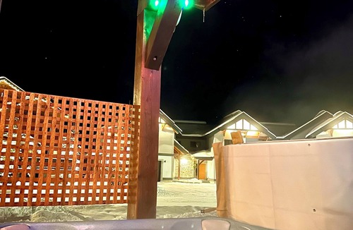 Okanagan-Similkameen House | Apex Mountain: Private Hot Tub near Village & Skating Loop with mountain views