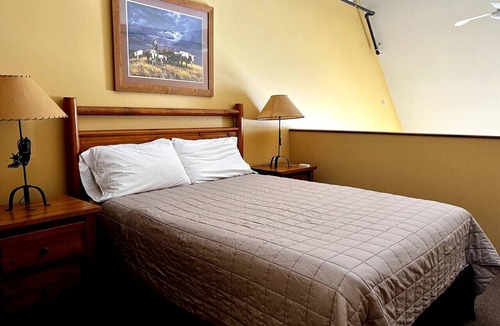 Okanagan-Similkameen Apartment | Apex Mountain ~ Alpine Ski Out ~ Apex Mountain Inn