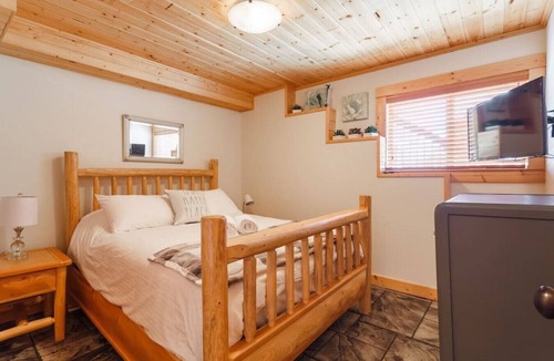 Apex Mountain House | Apex Mountain ~ Trailside Suites ~ Ski In Ski Out