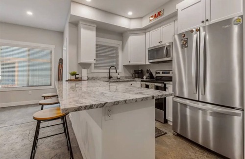 Okanagan-Similkameen House | Apex Slopeside Escape ~ Ski in/out with Hot tub