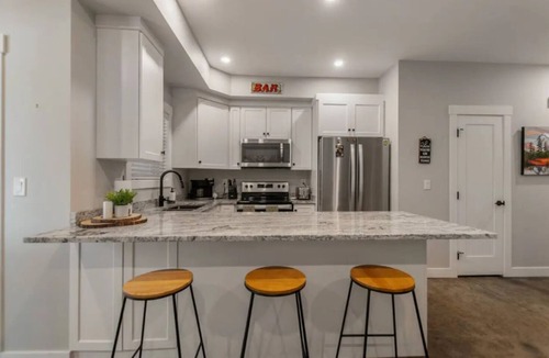 Okanagan-Similkameen House | Apex Slopeside Escape ~ Ski in/out with Hot tub
