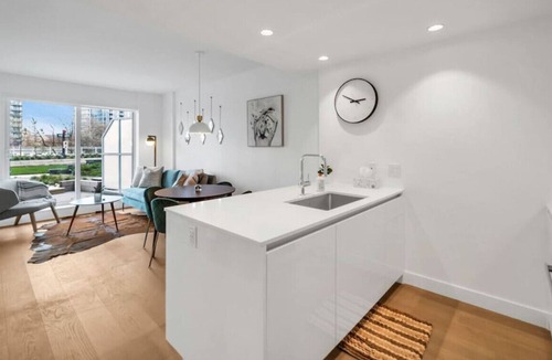 Richmond City Centre Apartment | ARIES PALACE - LUXURY& MORDEN 1 BEDROOM CONDO