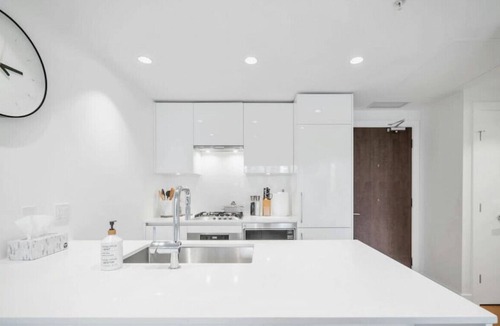 Richmond City Centre Apartment | ARIES PALACE - LUXURY& MORDEN 1 BEDROOM CONDO