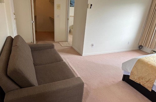 Richmond House | As You Wish Suites & Rooms Near YVR with Parking
