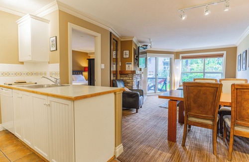 Blackcomb Condo | Aspen #258 Prime Ski-in Ski-out Location! Pool, Hot tubs, BBQ, sleeps 6
