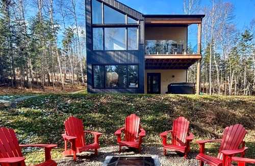 Les Eboulements Ski Chalet | Aspen 88: Hot Tub, 8km Trails & Forest Views