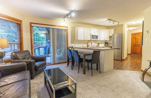 Upper Village Condo | Aspens #127, Prime Ski-in Ski-out Location! Pool, Hot tubs, BBQ, sleeps 7
