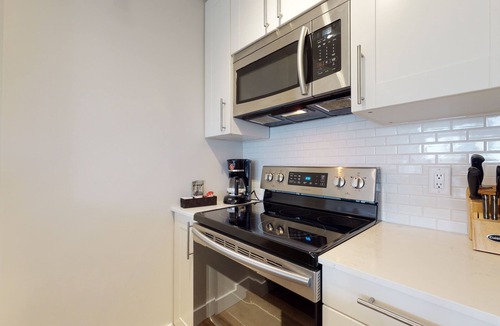 Upper Village Condo | Aspens #461 Prime Ski-in Ski-out Location! Pool, Hot tubs, BBQ, sleeps 4