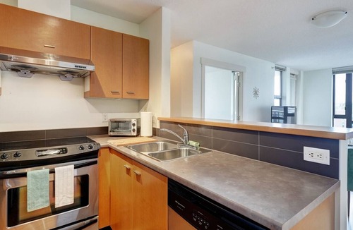 Downtown Victoria Condo | Astoria Escape - Bright condo with work desk by Victoria Prime!