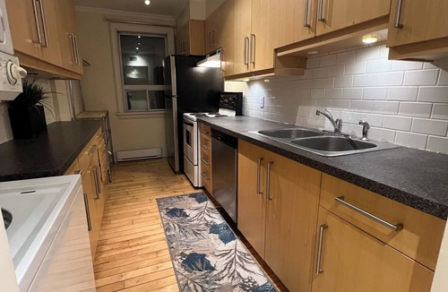 The Beaches House | At the Beach! Big & Beautiful 2Bedroom- Discounted Price for Unfurnished Rental