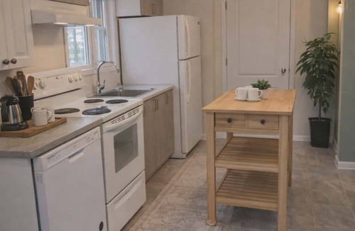 Saint-Gabriel-de-Valcartier Ski Chalet | Authentic nature cottage + private lake access 1 min Village Vacances Valcartier