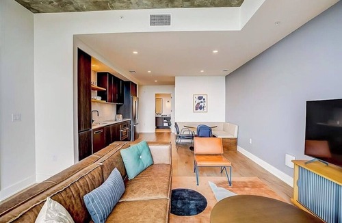 Rainey Street Historic District Condo | Austin Rainey St. corner condo - lake views, private balcony, pool & gym