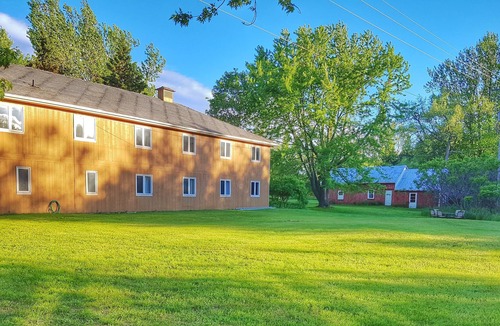 Waupoos Hostel | Backcountry Hostel - Private Cottage stays