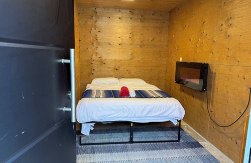 Chippawa Resort | Backyard Garden Resort 7 Beds for a Max of 12 near Horseshoe Fall